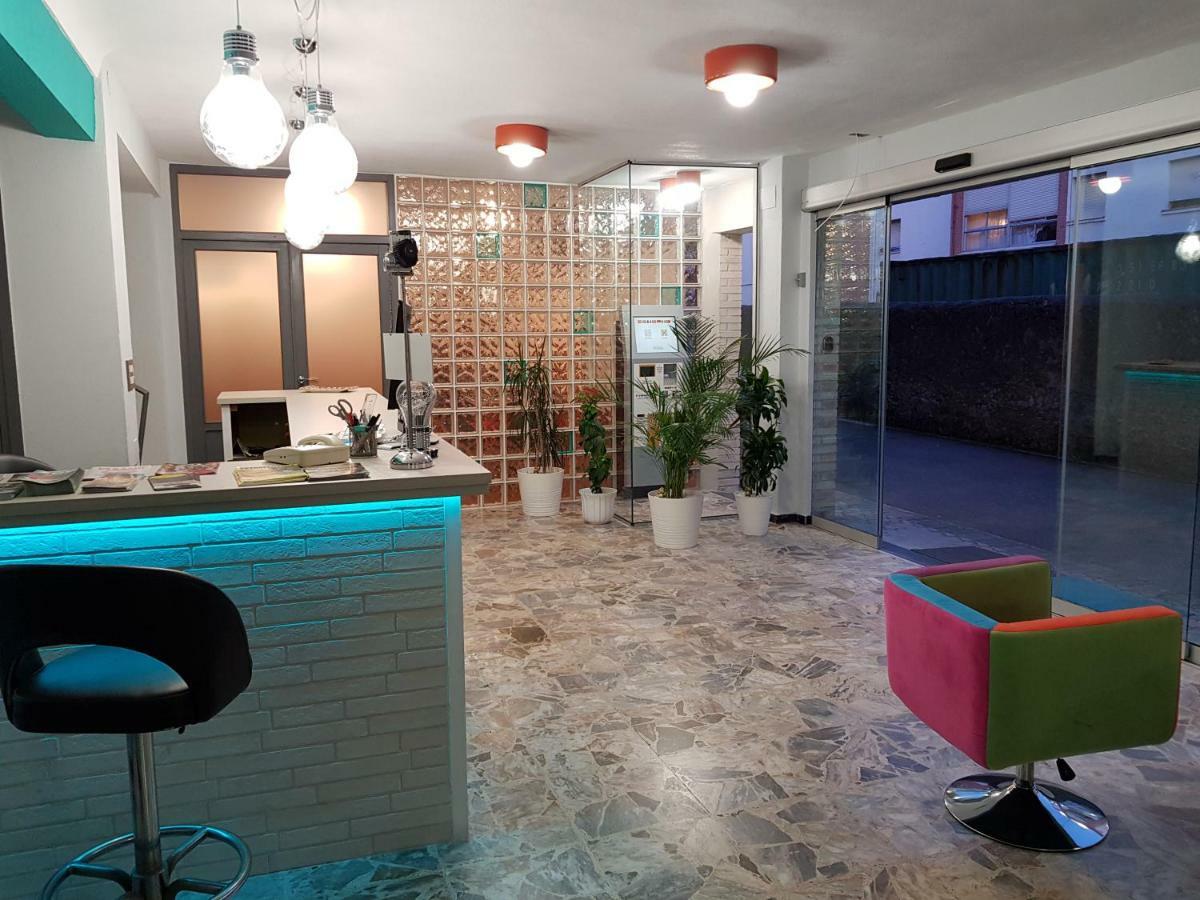Hostal Rosi Ларедо Экстерьер фото